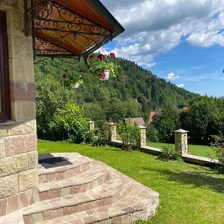 Underhills House Apartment Яремче Екстериор снимка