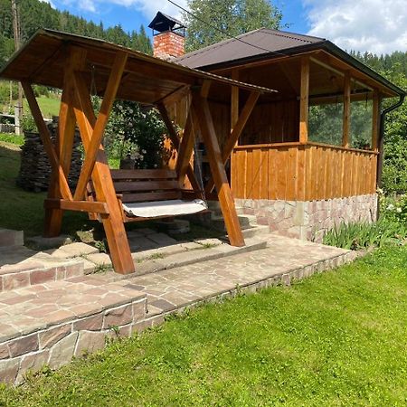 Underhills House Apartment Яремче Екстериор снимка