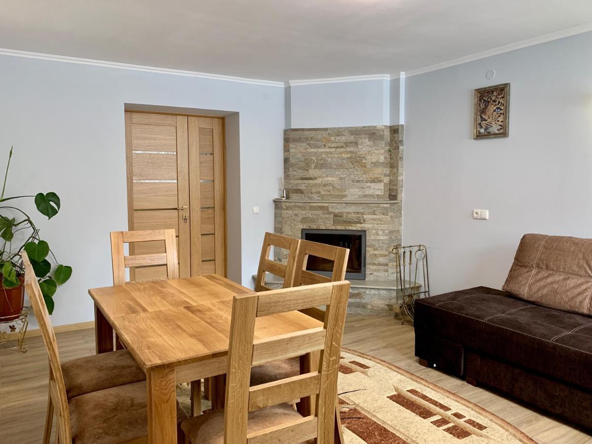 Underhills House Apartment Яремче Екстериор снимка