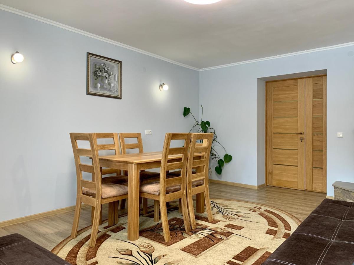 Underhills House Apartment Яремче Екстериор снимка