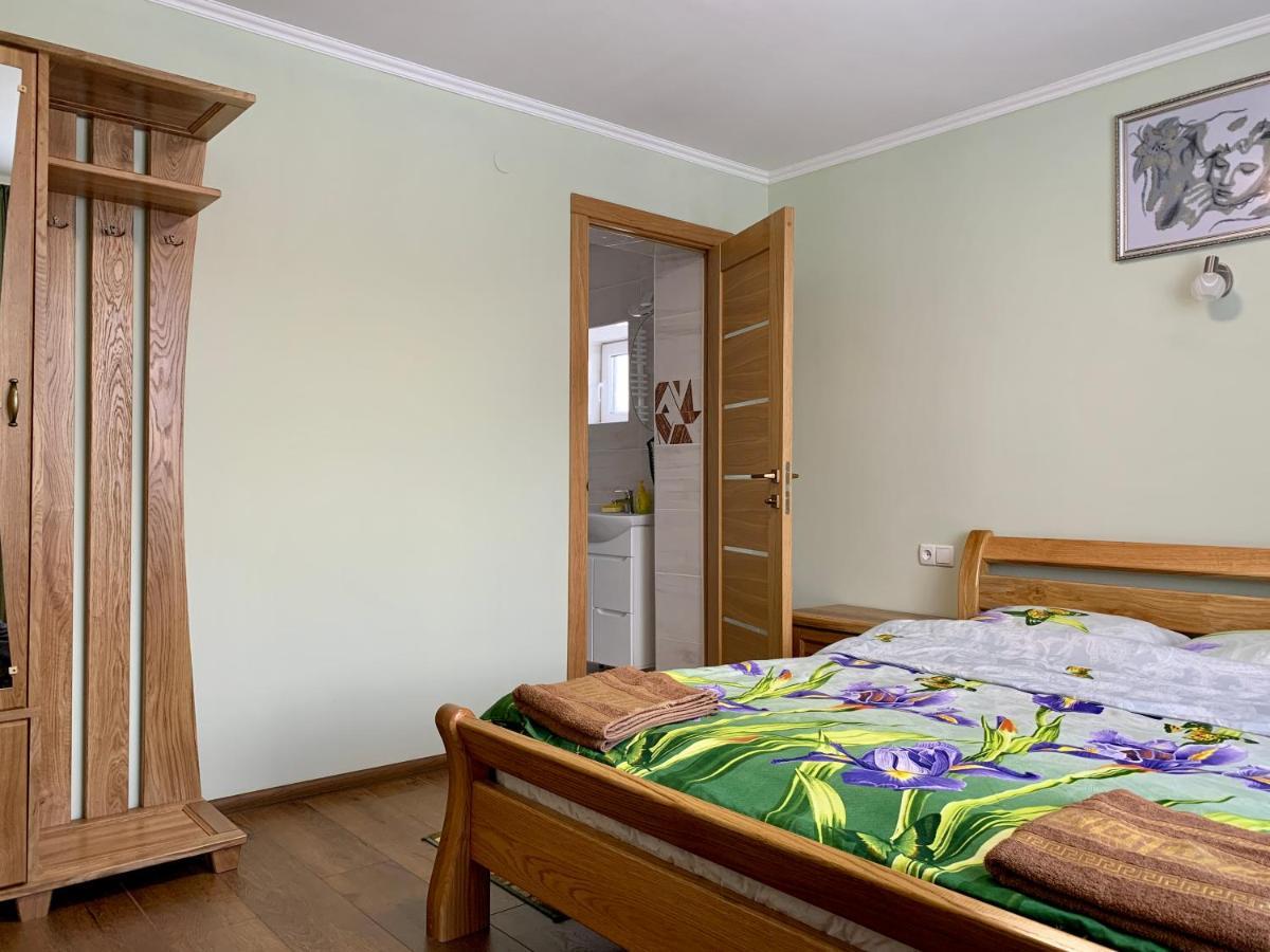 Underhills House Apartment Яремче Екстериор снимка
