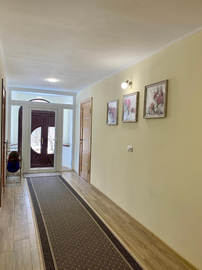 Underhills House Apartment Яремче Екстериор снимка