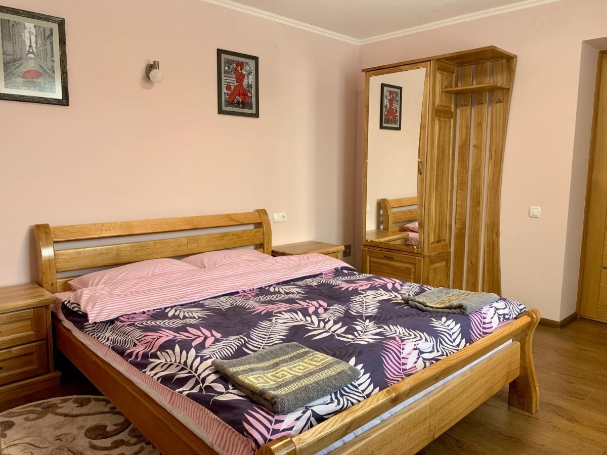 Underhills House Apartment Яремче Екстериор снимка