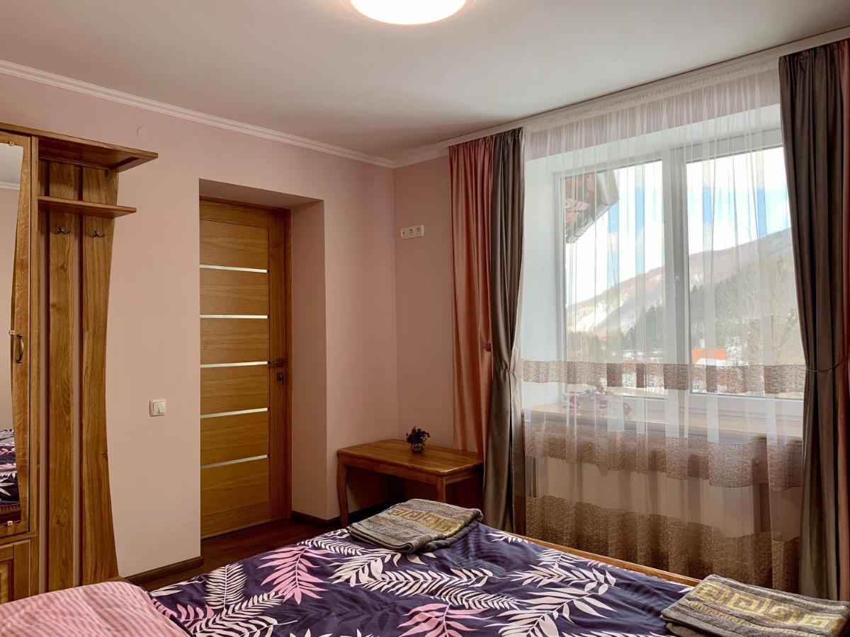 Underhills House Apartment Яремче Екстериор снимка