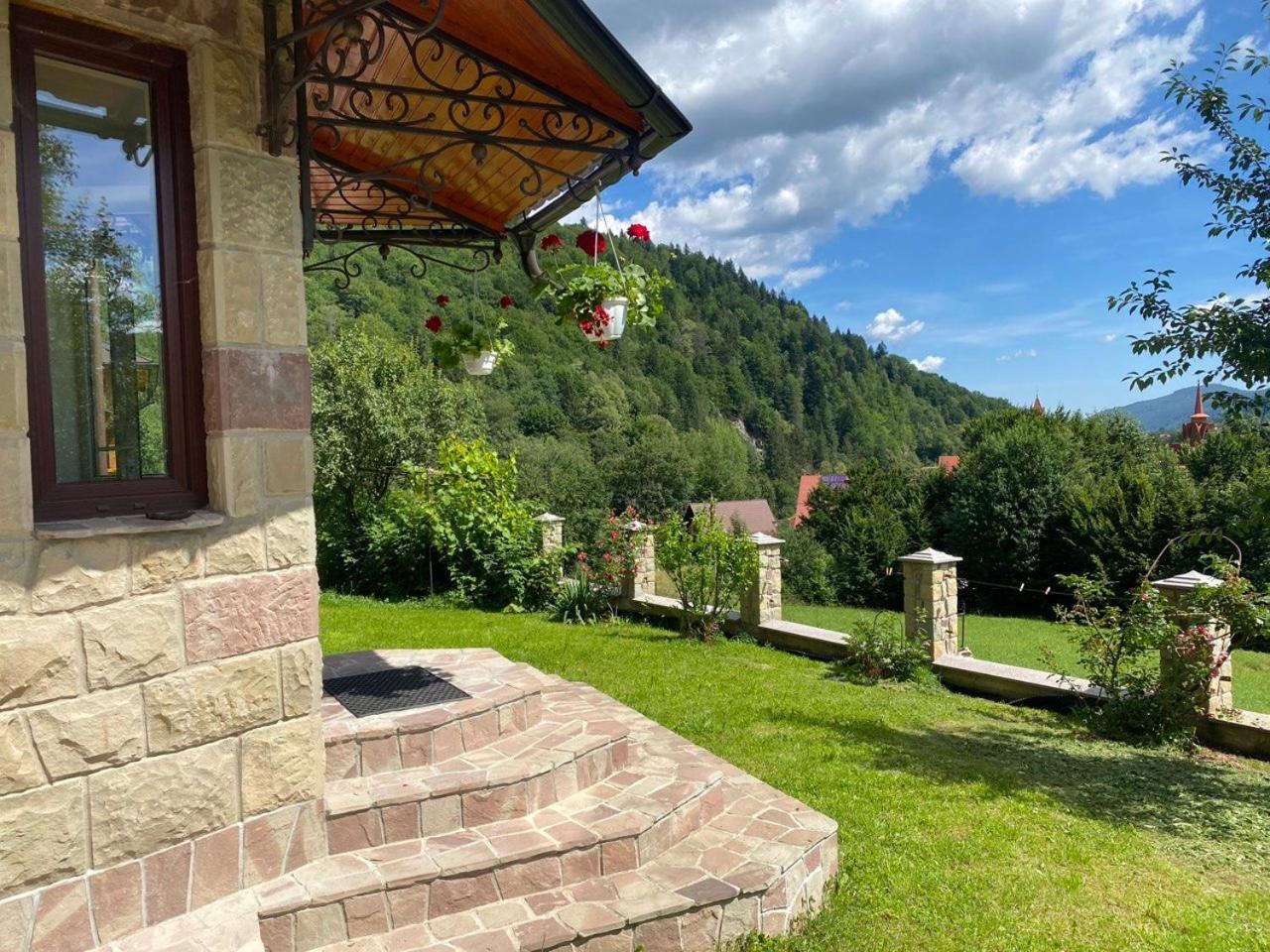 Underhills House Apartment Яремче Екстериор снимка