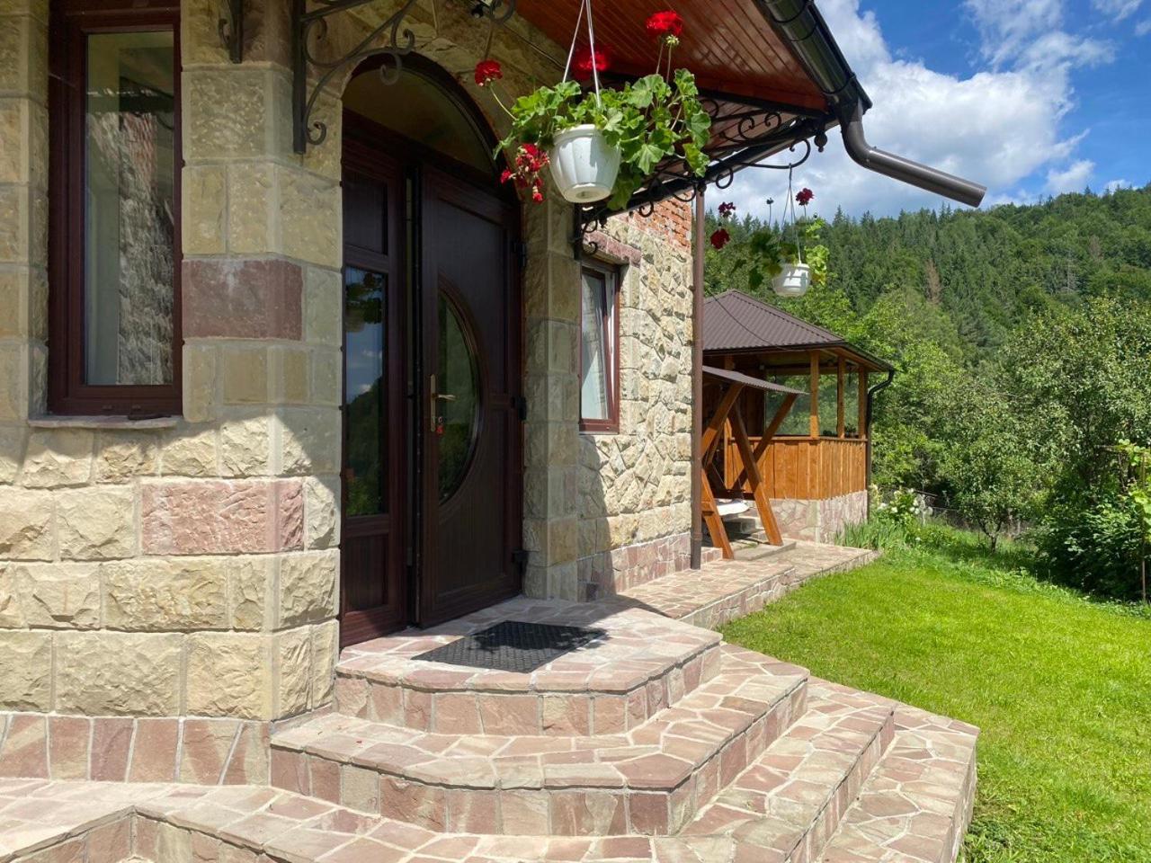 Underhills House Apartment Яремче Екстериор снимка